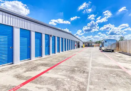 SmartStopSelfStorage-HoustonTX-8415QueenstonBlvd-DriveUpUnits