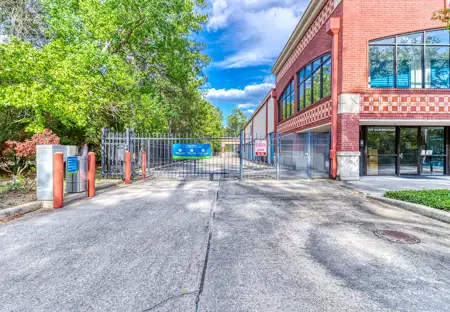 SmartStopSelfStorage-TheWoodlandsTX-7474GoslingRd-Gate