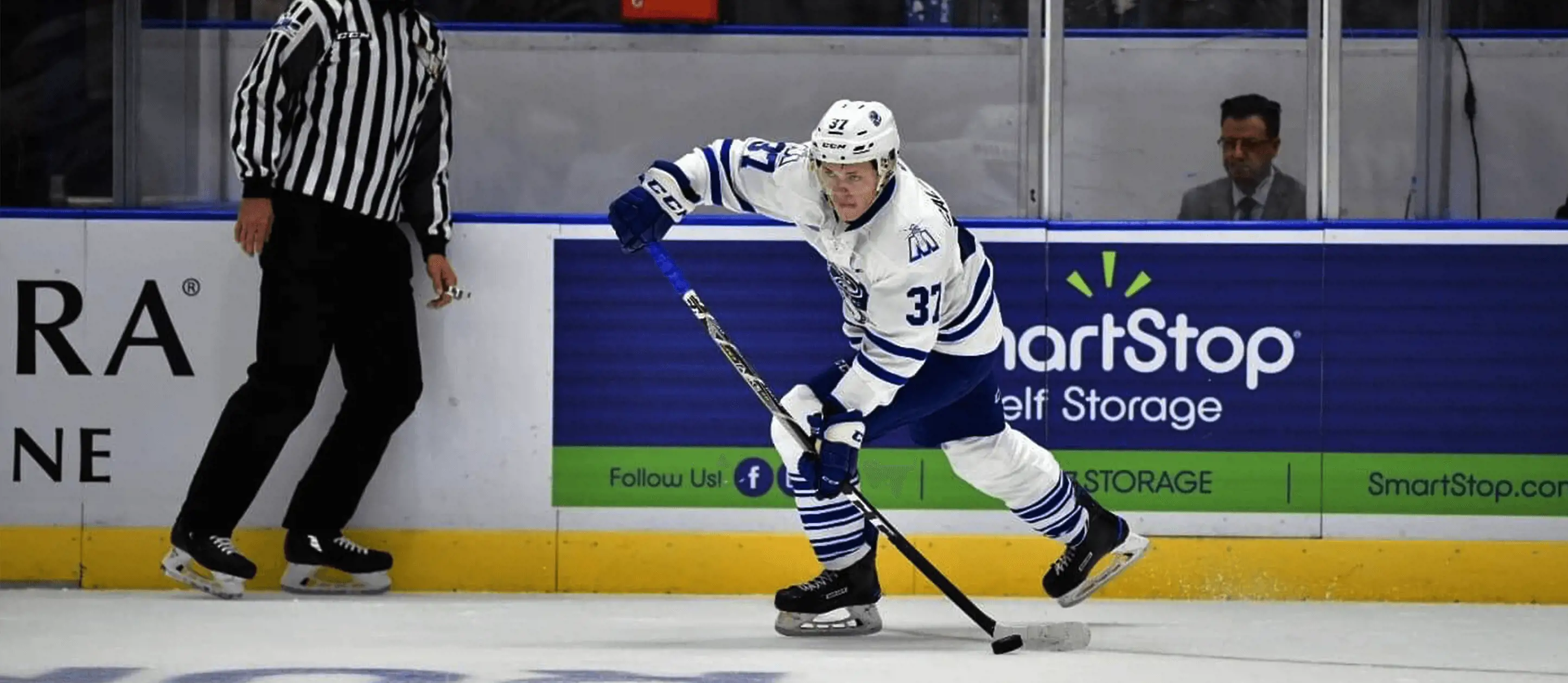 Brampton Steelheads player skating on a fast break with the puck
